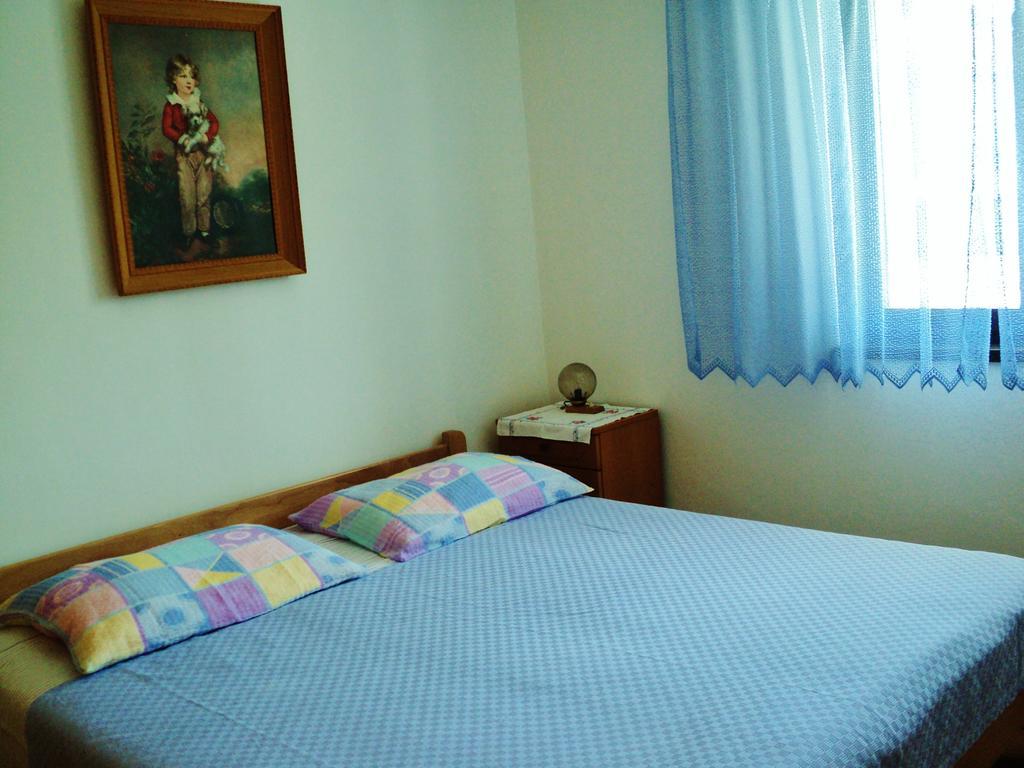Apartments Nevenka Krk Town Luaran gambar