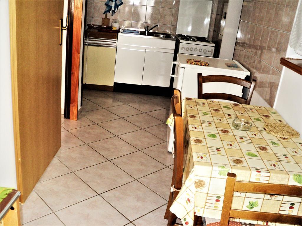 Apartments Nevenka Krk Town Luaran gambar