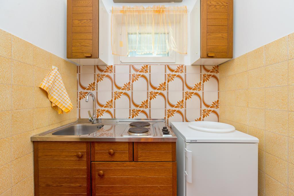 Apartments Nevenka Krk Town Luaran gambar