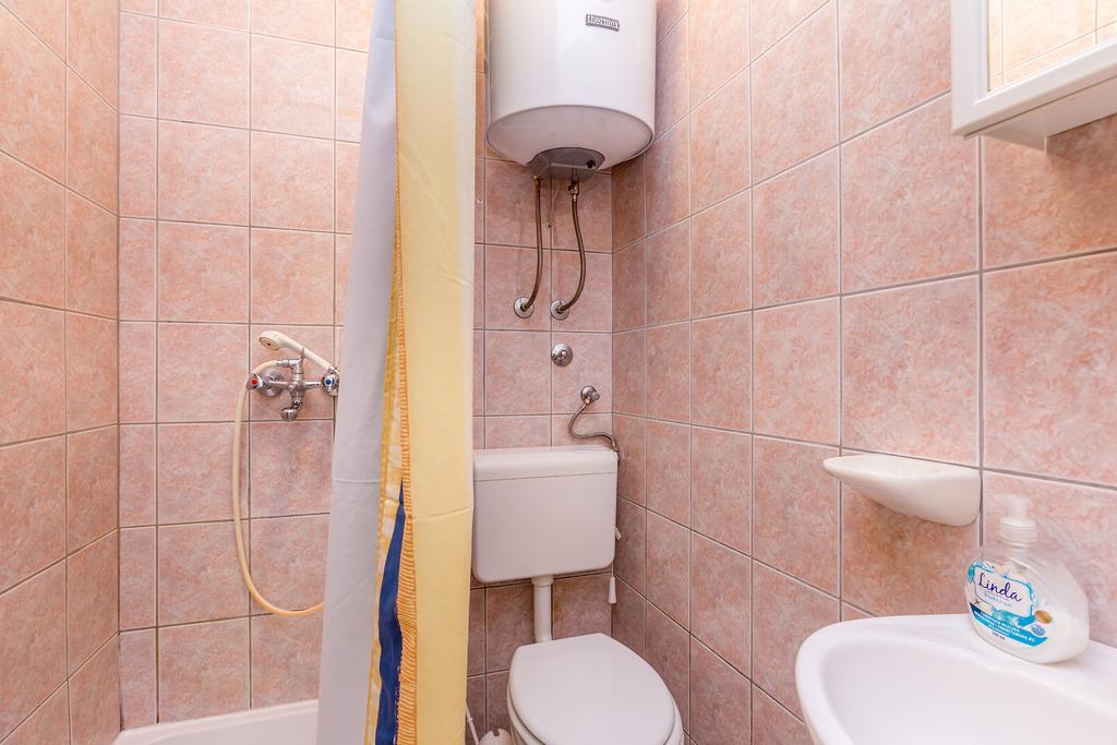 Apartments Nevenka Krk Town Luaran gambar